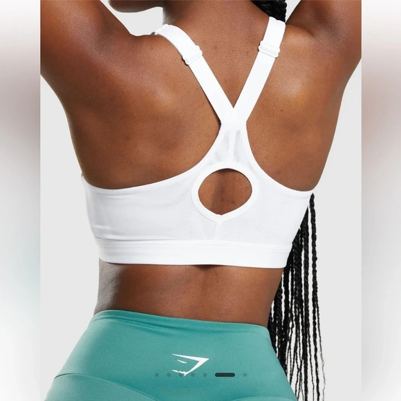 GYMSHARK ZIP UP SPORTS BRA
Medium  Support. Size medium white. SOLD OUT online. - Picture 9 of 11